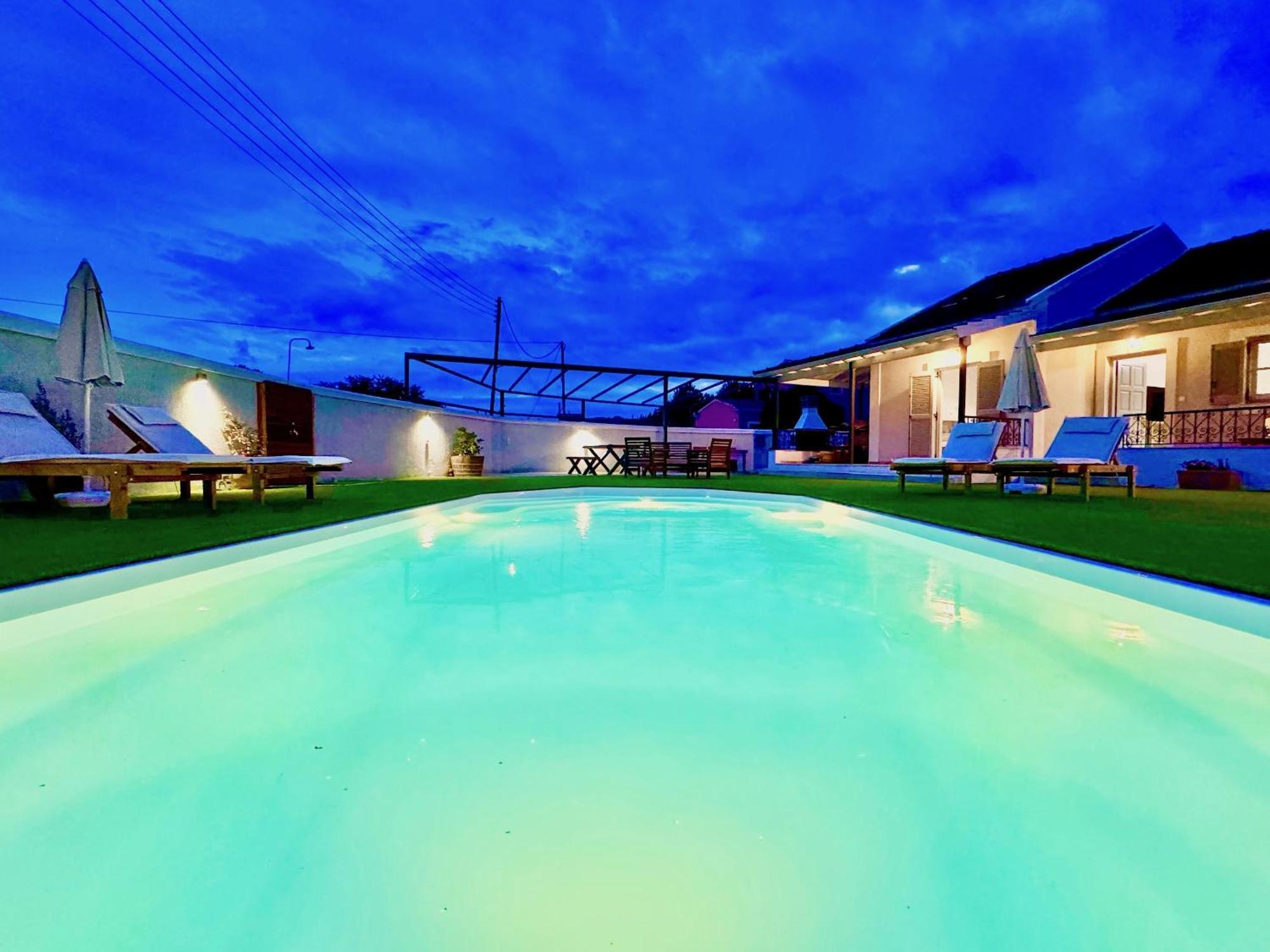 Doramarie With Private Pool By Dadovillas Vilă