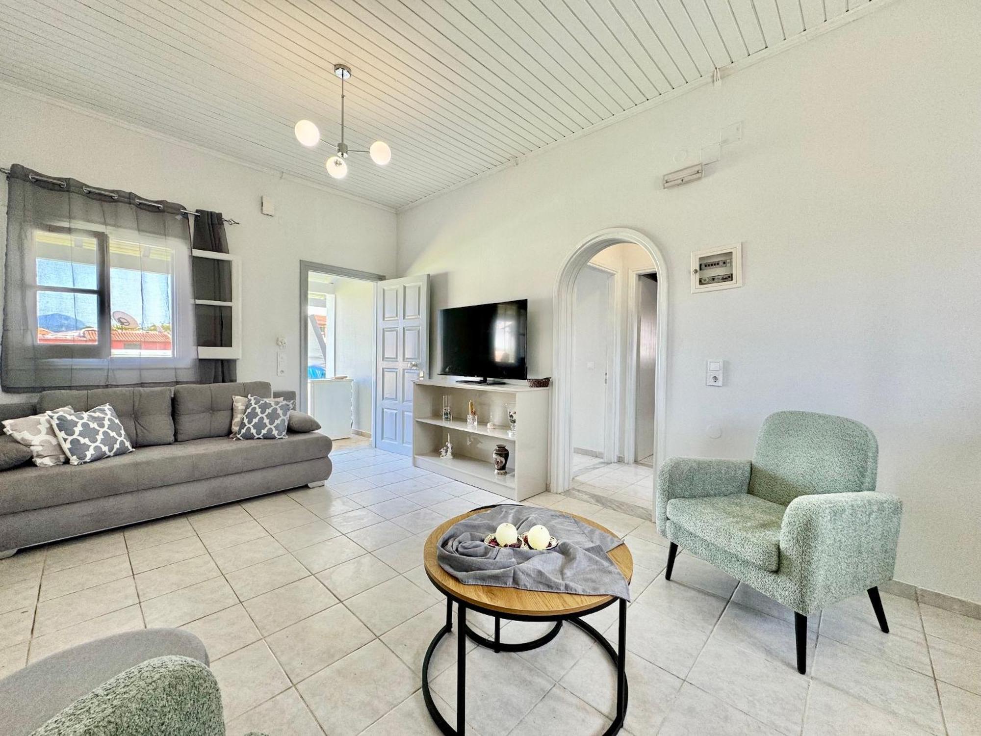 Villa Doramarie With Private Pool By Dadovillas