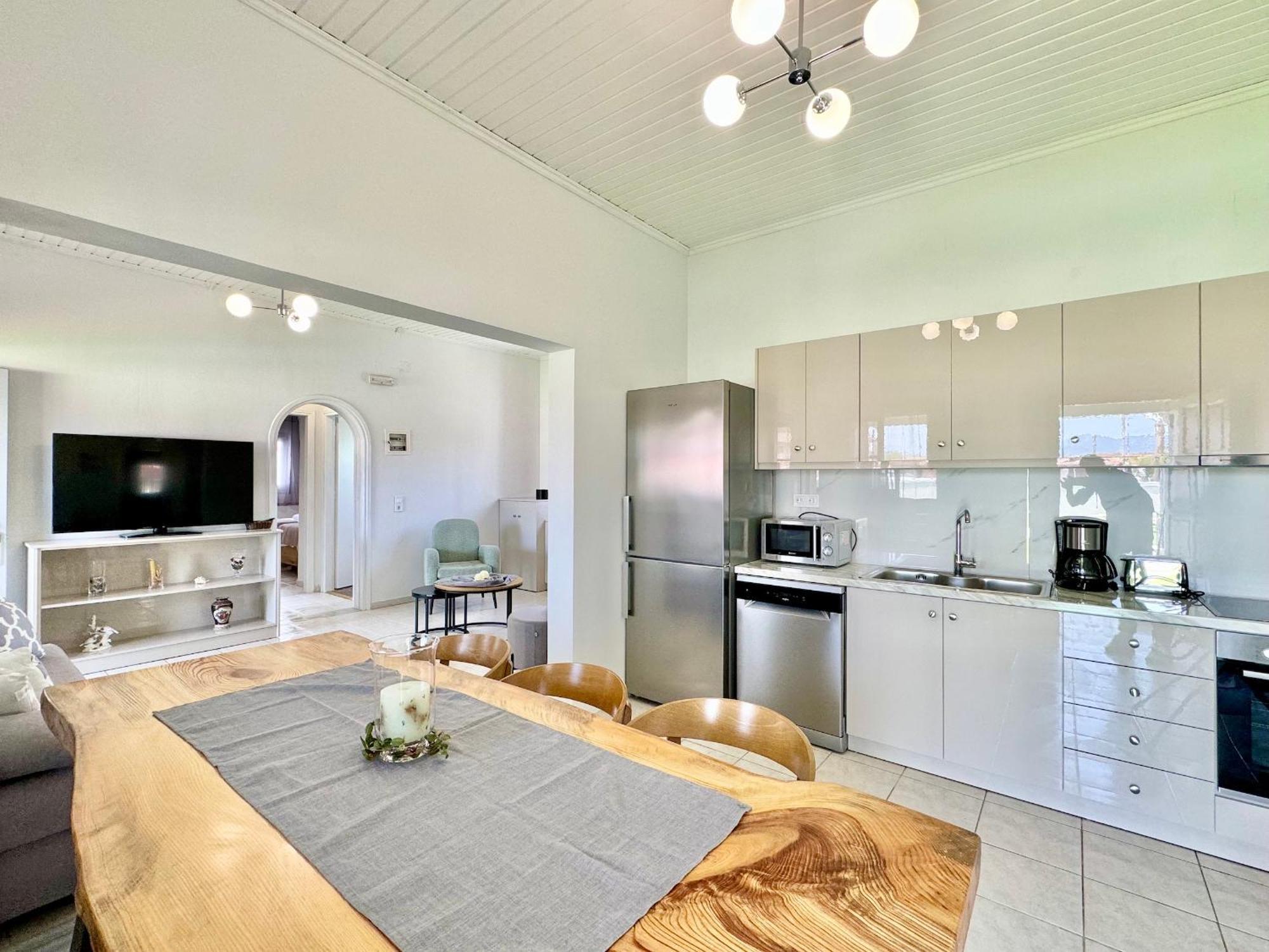 Villa Doramarie With Private Pool By Dadovillas